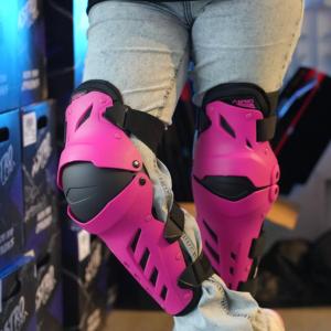 RODILLERAS ASTRO HELMETS COLOR ROSA CERTIFICADAS