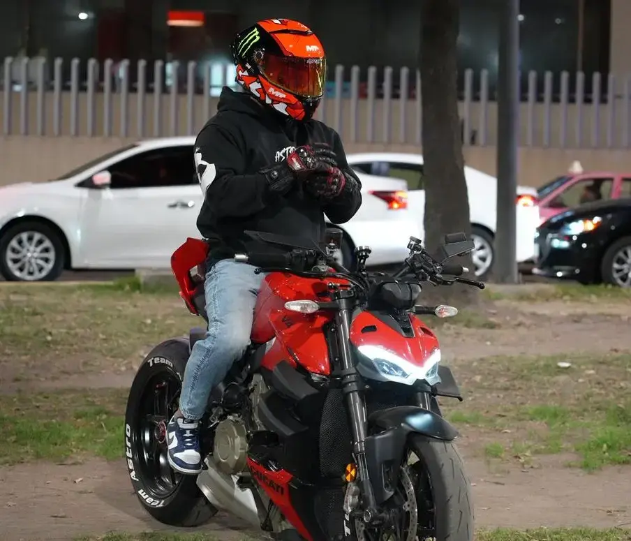 https://astrobiker.com/storage/videos/de1b1ef1-1c39-4514-8c18-1dc49f086be2.mp4